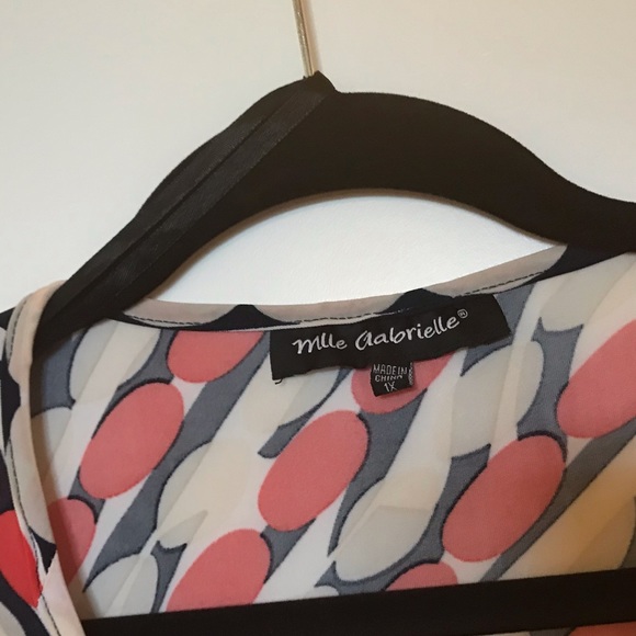 Patterned Wrap Dress - Picture 5 of 7